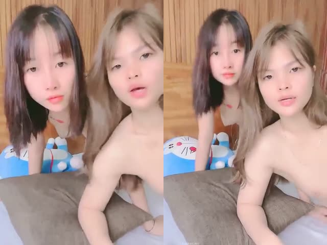 苗窕社会妹子淫声荡语撩骚互动,让闺蜜扣逼玩弄白浆直流…