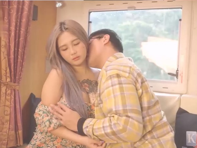 起点传媒XSJKY023与女⼉露营瞒着家⼈狂做爱-孟若羽