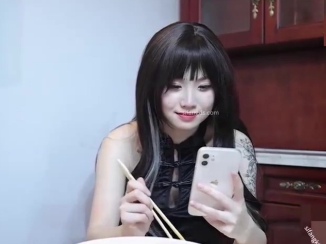 星空传媒XKG165姐姐在洗澡弟弟闯进来干姐姐-小野