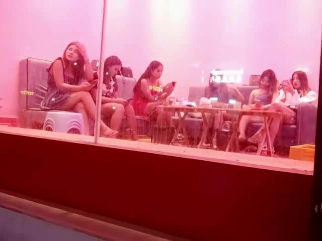 【站街研究生】偷拍站街女2