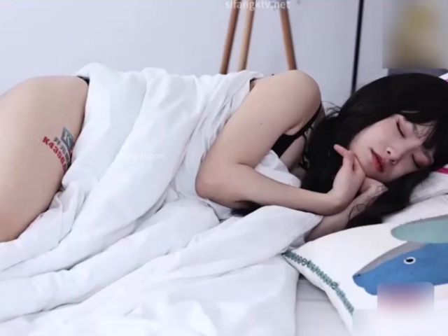 星空传媒XKG186表妹初次的性爱-小野