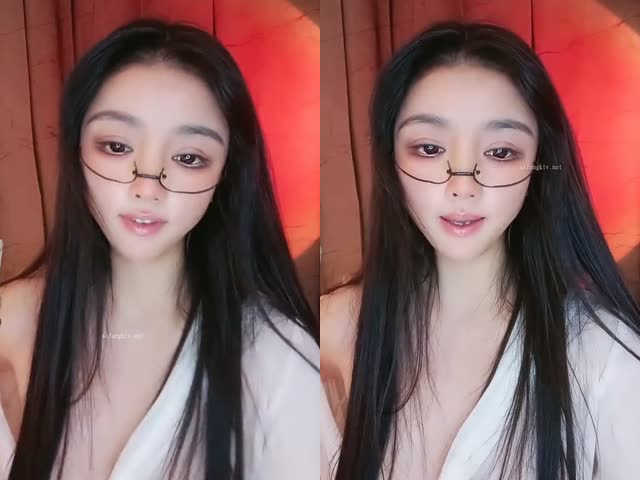 白丝苗窕爆乳眼镜尤物淫声荡语撩骚互动,近拍玩奶卖骚掰穴扣弄粉逼…