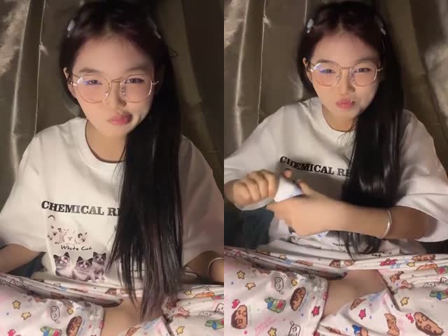 苗窕美乳眼镜妹妹淫声荡语撩骚互动,近拍掰穴玩奶卖骚道具玩弄粉穴…