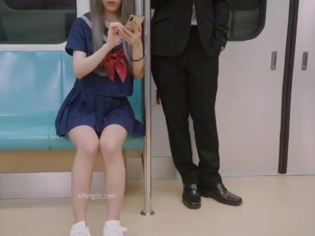 SWAG [MRT-0002] 啪啪列车-差点被抓 捷运上玩跳蛋被发现｜琳琳