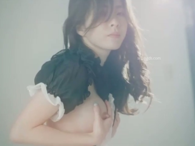 SWAG[NP-0007] 想玩女仆扮演很久了，等老公回家穿女仆装按摩油伺候他的全身，再慢慢的脱光用雪乳压脸勾引他！ ｜女仆系列｜歆歆