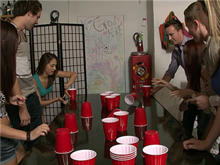 青年大学生举办狂欢派对各种小游戏玩耍