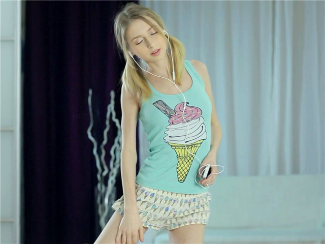 WOW精品俄罗斯极品白人女神妮基亚