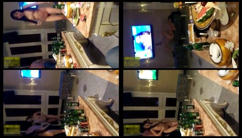 社会大哥带小弟KTV包厢内喝酒唱歌叫了两个房公主快活妹子脱光光扭臀晃腰搞气氛就差直接打炮了