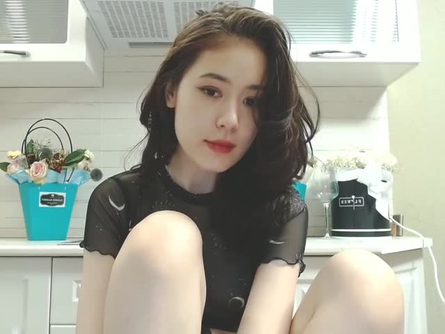 全裸椅子上跳蛋塞逼